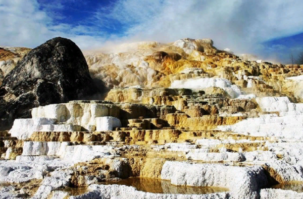 Mammoth Hot Springs, США