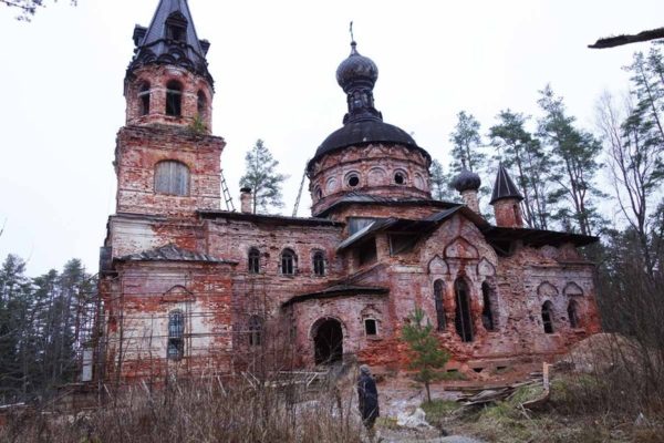 Достопримечательности в деревне Хотнеж. Ленобласть